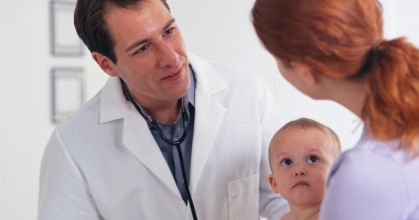 Stire din Sănătate : Medicul de familie, consilierul pacientului,  nu "scriitor de trimiteri"