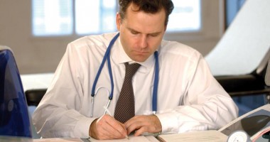 Stire din Sănătate : Medicii constănțeni, obligați să achiziționeze cititoarele de carduri