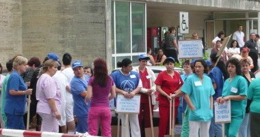 Stire din Sănătate : Medicii, din nou în stradă. Posibilă grevă pe termen nelimitat