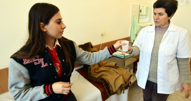 Stire din Social : Rămași în Evul Mediu! Bate vântul prin cabinetele medicale școlare