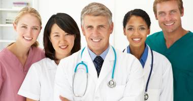 Stire din Sănătate : Viitorii medici ar putea fi obligați să profeseze în țară