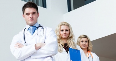 Stire din Sănătate : VEȘTI BUNE PENTRU MEDICII REZIDENȚI. SALARIILE, MĂRITE SEMNIFICATIV!