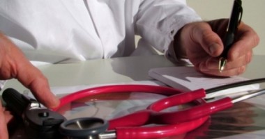 Stire din Sănătate : Medicii de familie vor putea prescrie mai multe analize