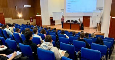 Stire din Cultură-Educație : Ședințe gratuite de pregătire pentru Bacalaureat, la Facultatea de Matematică și Informatică