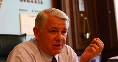 Stire din Politică-Administrație : "Românii sunt profund dezbinați"