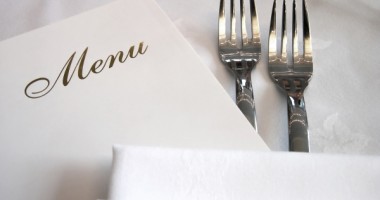 Stire din Fun : Meniu de canibal: blonda în colibă, mama cu orez