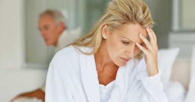 Stire din Sănătate : Cum să scăpăm de simptomele menopauzei