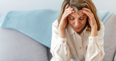 Stire din Sănătate : Tratamente recomandate pentru tratarea părului la menopauză