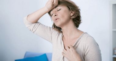 Stire din Sănătate : Știați că există plante care vă ajută să depășiți mai ușor simptomele date de menopauză?