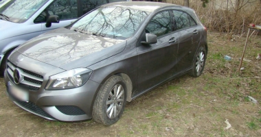Stire din Eveniment : Mercedes furat din Franța,  găsit ascuns  într-un camion