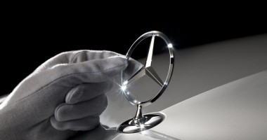Stire din Economie : Mercedes va investi 300 milioane de euro în România