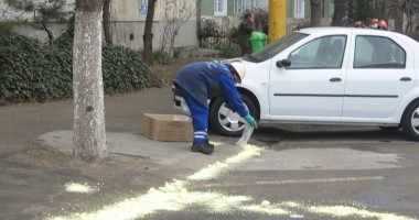 Mercurul de pe strada Soveja, acoperit cu praf de sulf | GALERIE FOTO - 2