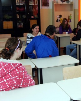 Stire din Social : Nici banii nu-i conving să-și trimită copiii la școală