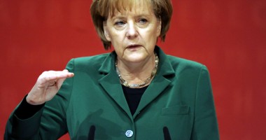 Stire din Actualitate : Merkel cere soluții  pentru păstrarea Greciei în Zona Euro