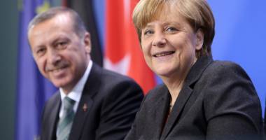 Stire din Actualitate : Criza refugiaților / Angela Merkel și-a început vizita în Turcia