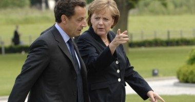 Stire din Actualitate : Merkel și Sarkozy caută împreună soluții în legătură cu criza datoriilor și susținerea băncilor