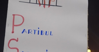 Galerie foto. Românul s-a născut poet! Mesaje pline de inteligență și ironie, la proteste - 10
