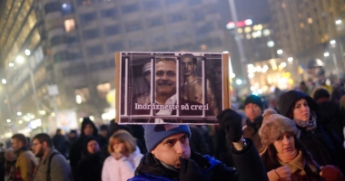 Galerie foto. Românul s-a născut poet! Mesaje pline de inteligență și ironie, la proteste - 4