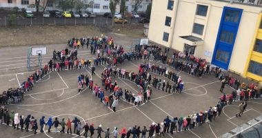 Stire din Cultură-Educație : Elevii din județul Constanța sărbătoresc Centenarul Marii Uniri