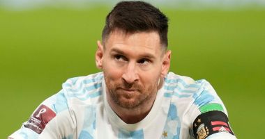 Stire din Actualitate : Messi a dormit cu cupa mondială în braţe. 200.000 de aprecieri într-o jumătate de oră