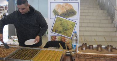 Meșterii și artiștii dobrogeni îi încântă  pe vizitatorii Pavilionului Expozițional - 13
