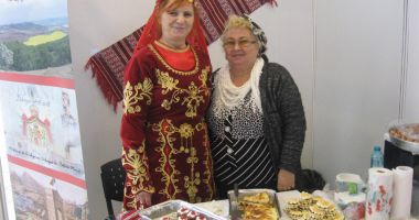 Meșterii și artiștii dobrogeni îi încântă  pe vizitatorii Pavilionului Expozițional - 2