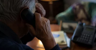 Stire din Eveniment : Trei bărbați, reținuți după ce au înșelat un pensionar prin metoda „accidentul”