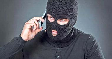 Stire din Eveniment : Şase persoane trimise în judecată după ce ar fi înşelat oameni prin metoda 'Accidentul'