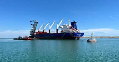 Stire din Economie : Metoda transbordării cerealelor din barje în nave a fost reluată în portul Constanța