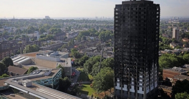 Stire din Actualitate : Metroul din Londra, închis! Blocul care a luat foc s-ar putea PRĂBUȘI