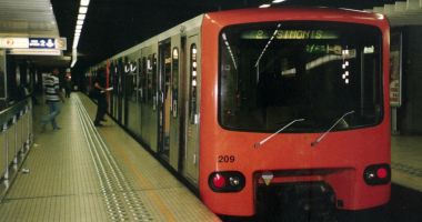 Stire din Actualitate : Alertă la metrou! Doi bărbați înarmați cu mitraliere au deschis focul la întâmplare
