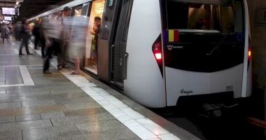 Stire din Eveniment : Circulația metroului este blocată la stația Eroii Revoluției. O femeie s-a aruncat pe șine