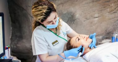 Stire din Sănătate : Mezoterapia estompează ridurile, liniile fine și combate laxitatea pielii