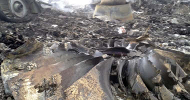 Stire din Actualitate : În urma prăbușirii avionului din apropiere de Bișkek s-a decretat doliu național. Bilanțul victimelor a ajuns la 38