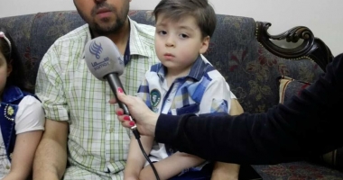Îl mai țineți minte pe băiețelul care a devenit simbolul războiului din Siria? Noi fotografii cu el au apărut pe Internet - 2