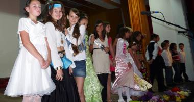 Stire din Cultură-Educație : Micii elevi-actori ai Mangaliei și premiera lor de succes