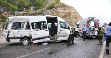 Stire din Eveniment : Doi români au murit și alți 14 au fost răniți într-un grav accident de microbuz în Turcia