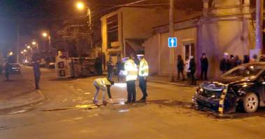 Microbuz răsturnat. Șoferul, transportat la Spitalul Județean - 3