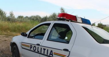 Stire din Eveniment : Șicanare în trafic? A ajuns cu mașina în copac, din cauza șoferului unui microbuz de transport persoane