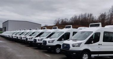 Stire din Economie : Scandalul microbuzelor cumpărate la supra preț ia amploare. Dragoș Pîslaru anunță trei anchete