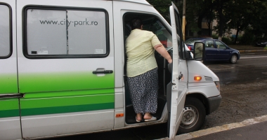 "Mizeria" afacerii maxi-taxi, ascunsă sub preș! Protecție din umbră pentru "coșciugele" pe patru roți - 8