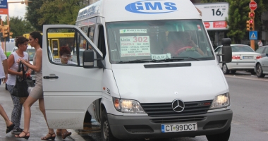 "Mizeria" afacerii maxi-taxi, ascunsă sub preș! Protecție din umbră pentru "coșciugele" pe patru roți - 7