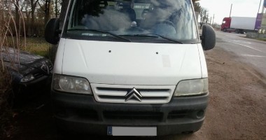 Microbuz furat  din Spania, găsit la Negru Vodă - 3