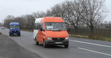 Stire din Eveniment : Microbuzele de transport persoane, luate la puricat de polițiști