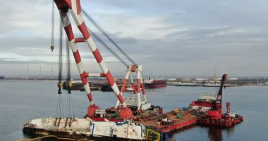 Stire din Eveniment : Prima încercare de ridicare a navei răsturnate la Midia a eșuat. Ce se întâmplă mai departe