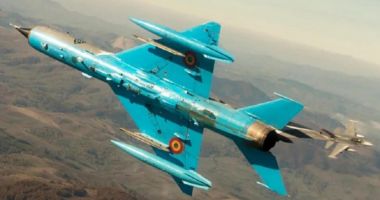La un pas de tragedie: Un avion de vÃ¢nÄƒtoare MiG-21 s-a prÄƒbuÈ™it Ã®n CroaÈ›ia. PiloÈ›ii, catapultaÈ›i Ã®n ultimul moment