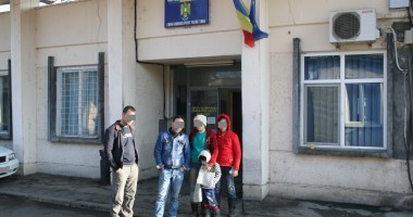 Stire din Eveniment : Patru migranți iranieni și un complice britanic, depistați de polițiștii de frontieră constănțeni