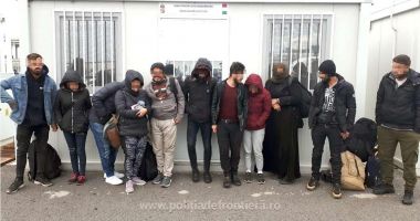 Migranți ascunși într-un camion, printre piese auto