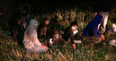Stire din Eveniment : 12 migranți prinși în timp ce treceau granița ilegal
