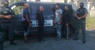12 migranți prinși în timp ce treceau granița ilegal - 3